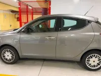 Usata Lancia Ypsilon Gold 69 CV (50 kW) 2017 Argento Utilitaria