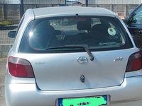 Usata Toyota Yaris 68 CV (50 kW) 1999 Grigio Berlina