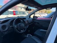 Usata Toyota Yaris Hybrid 75 CV (55 kW) 2014 Bianco Berlina