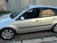 Usata Ford Fiesta Ghia 80 CV (58 kW) 2005 Argento Utilitaria