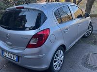 Usado Opel Corsa 75 CV (55 kW) 2010 Gris Utilitario