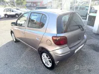Usata Toyota Yaris Sol 75 CV (55 kW) 2003 Grigio Berlina