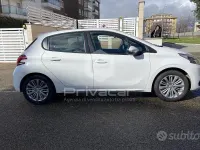 Usata Peugeot 208 Active 82 CV (60 kW) 2016 Grigio Utilitaria