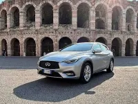 Usata Infiniti Q30 Premium 170 CV (125 kW) 2016 Argento Berlina