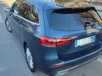 Usata Mercedes B200 150 CV (110 kW) 2019 Blu/azzurro Utilitaria