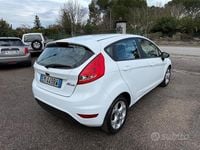 Usata Ford Fiesta Titanium 96 CV (70 kW) 2012 Bianco Utilitaria