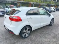 Usata Kia Rio 75 CV (55 kW) 2014 Bianco Berlina
