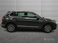 Usata VW Tiguan Life 131 CV (96 kW) 2023 Grigio SUV