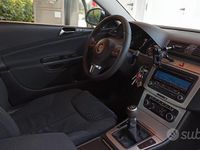 Usata VW Passat 150 CV (110 kW) 2010 Grigio Station wagon