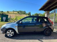 Usata Ford Fiesta 75 CV (55 kW) 2003 Grigio Utilitaria