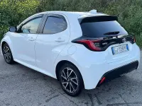 Usata Toyota Yaris Hybrid Lounge 92 CV (67 kW) 2023 Bianco Berlina