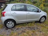 Usata Toyota Yaris Sol 69 CV (50 kW) 2008 Grigio Utilitaria