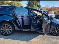 Usata Volvo V40 120 CV (88 kW) 2016 Blu Berlina