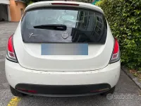 Usado Lancia Ypsilon 85 HP (62 kW) 2015 Branco Citadino