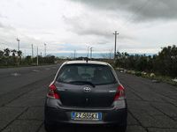 Usata Toyota Yaris 69 CV (50 kW) 2010 Grigio Utilitaria