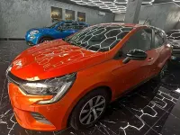 Usata Renault Clio V SE 65 CV (47 kW) 2023 Arancione Berlina