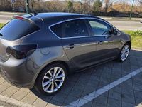 Usata Opel Astra Cosmo 140 CV (102 kW) 2011 Berlina