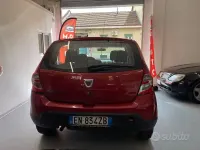 Usata Dacia Sandero Ambiance 72 CV (52 kW) 2013 Rosso Berlina