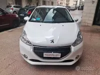 Usata Peugeot 208 68 CV (50 kW) 2013 Bianco Utilitaria