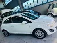 Usata Opel Corsa Edition 86 CV (63 kW) 2012 Bianco Utilitaria