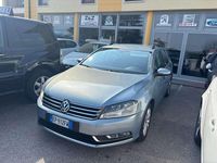 Usata VW Passat 105 CV (77 kW) 2012 Blu/azzurro Station wagon