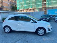 Używany Opel Corsa Edition 86 KM (63 kW) 2013 Biały Sedan/Limuzyna