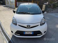 Usata Toyota Aygo 68 CV (50 kW) 2012 Bianco Utilitaria