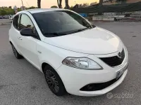 Usata Lancia Ypsilon Gold 69 CV (50 kW) 2017 Bianco Utilitaria