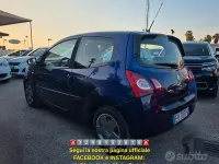 Usata Renault Twingo Night&Day 75 CV (55 kW) 2014 Blu Utilitaria