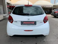 Usata Peugeot 208 Allure 82 CV (60 kW) 2018 Bianco Utilitaria