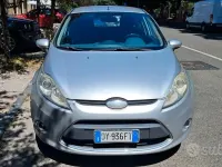 Usata Ford Fiesta Titanium 68 CV (50 kW) 2009 Grigio Berlina