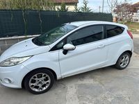 Usata Ford Fiesta 70 CV (51 kW) 2011 Bianco Berlina