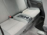 Begagnad VW Fox 54 HK (39 kW) 2005 Svart Halvkombi