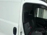 Usata Fiat Doblò 105 CV (77 kW) 2022 Bianco Monovolume