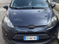 Usata Ford Fiesta 70 CV (51 kW) 2010 Grigio Utilitaria
