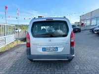 Usata Peugeot Partner Tepee 90 CV (66 kW) 2011 Grigio Monovolume