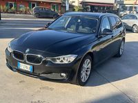 Usata BMW 318 Luxury Line 143 CV (105 kW) 2015 Azzurro Station wagon