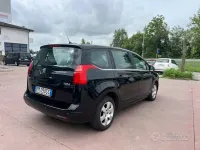 Usata Peugeot 5008 Business-Line 112 CV (82 kW) 2012 Nero Monovolume