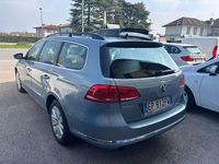 Usata VW Passat 105 CV (77 kW) 2012 Blu/azzurro Station wagon