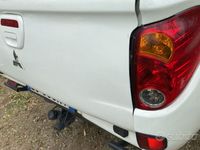 usata Mitsubishi L200 2.0d 140cv 5 posti autocarro