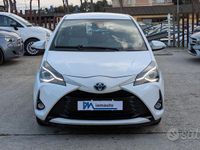 Usata Toyota Yaris Hybrid Cool 73 CV (53 kW) 2017 Bianco Berlina