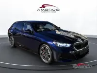 Nuova BMW 540 Comfort Edition 303 CV (222 kW) 2026 Tanzanite blue metallizzato Station wagon