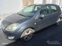 Usata Ford Fiesta 68 CV (50 kW) 2007 Grigio Utilitaria