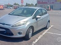 Usata Ford Fiesta 96 CV (70 kW) 2010 Grigio Utilitaria