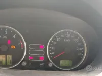 Usata Ford Fiesta 68 CV (50 kW) 2004 Grigio Utilitaria