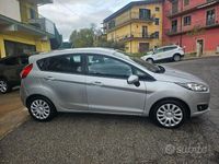 Usata Ford Fiesta 75 CV (55 kW) 2016 Grigio Berlina