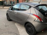 Usata Lancia Ypsilon Gold 69 CV (50 kW) 2022 Rosso Utilitaria