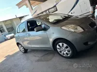 Usata Toyota Yaris 69 CV (50 kW) 2009 Grigio Utilitaria