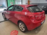 Usata Alfa Romeo Giulietta Distinctive 120 CV (88 kW) 2011 Rosso Utilitaria