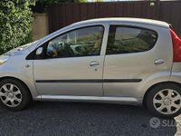 Usata Peugeot 107 68 CV (50 kW) 2011 Grigio Utilitaria